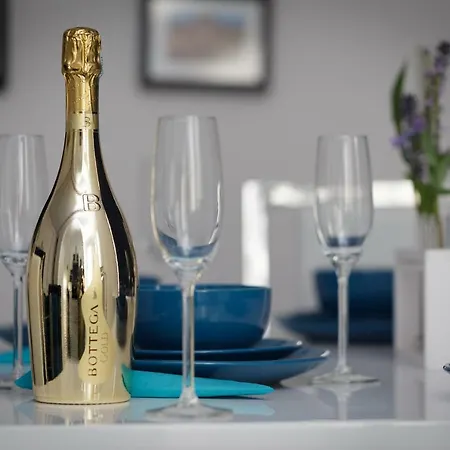 Clifton Bespoke Serviced Apartment Leeds (West Yorkshire)