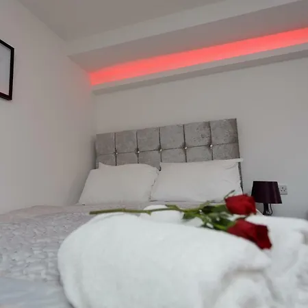 Clifton Bespoke Serviced Apartment *